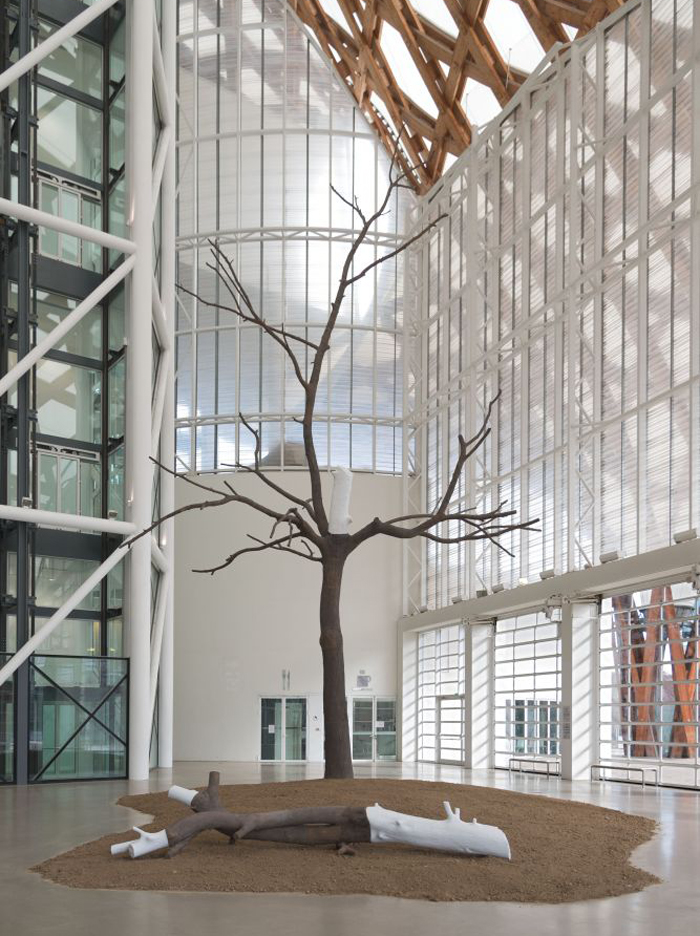 Giuseppe Penone,  Indistinti confini - Noce  (“Frontières indistinctes - Noyer“), 2020 © Adagp, Paris 2020 © Centre Pompidou-Metz / Photo Jacqueline Trichard / 2020 