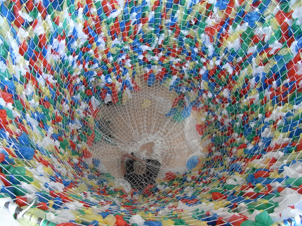Pascale Marthine Tayou, Plastic Bags, 2010. Courtoisie Galleria Continua, San Gimignano/Beijing/Le Moulin © ADAGP, Paris 2011