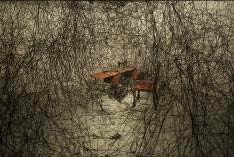 Chiharu Shiota, Unconscious Anxiety, 2009, Shiseido Gallery, Tokyo. Photo : Sunhi Mang